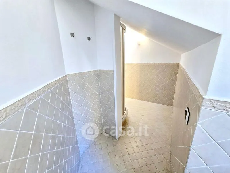 Salles de bain - Mansard Apartment with Terrace in Monza