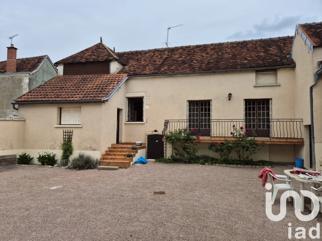 Aed - Two-Home Ensemble with Courtyard in Épineuil