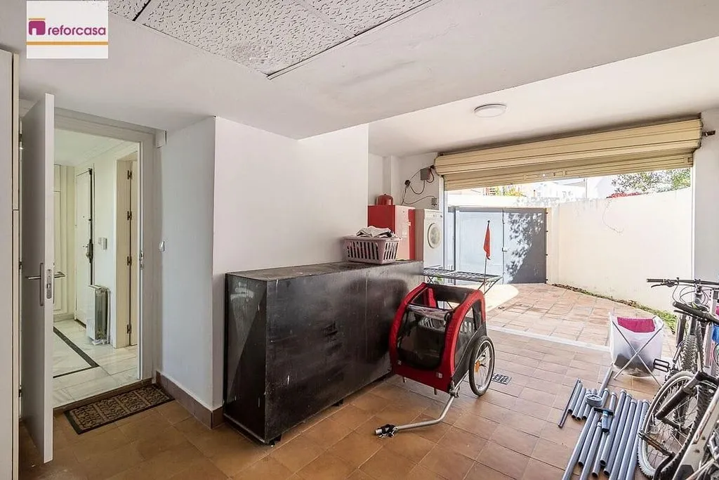 Garage - Detached House with Private Pool in Granada