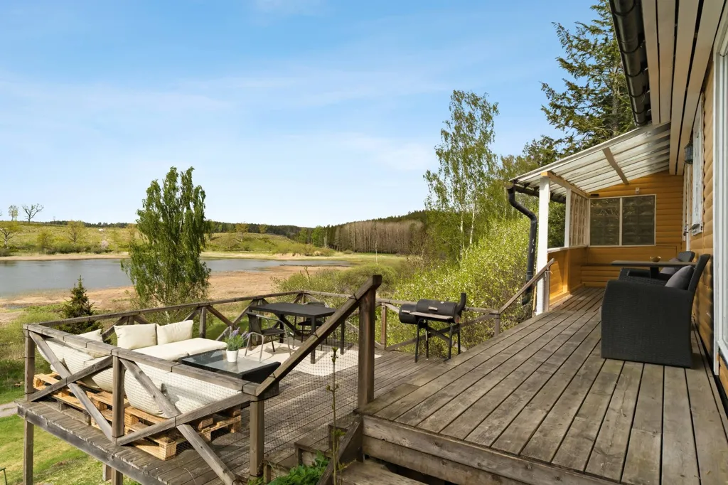 Terrasse - Renovated Cottage with Lake View in Nyköping
