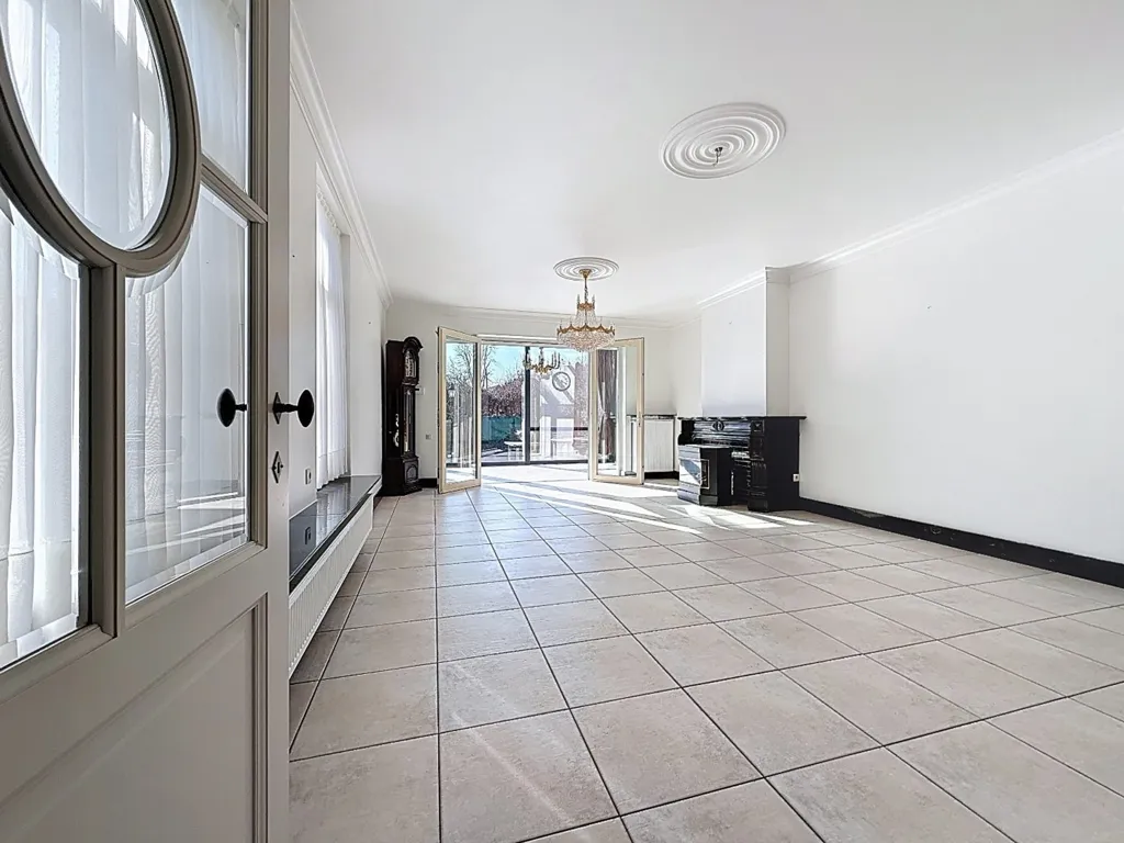 hallway_entrance