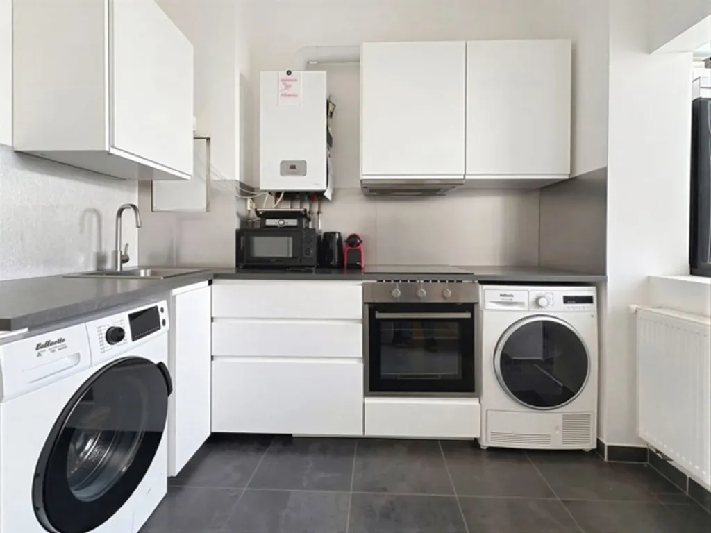 Cucina - Renovated 1-Bedroom Flat with Cellar in Anderlecht