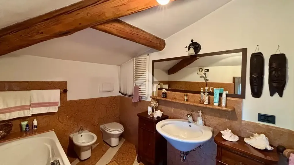Bagni - Historic Villa with Pool in Sona