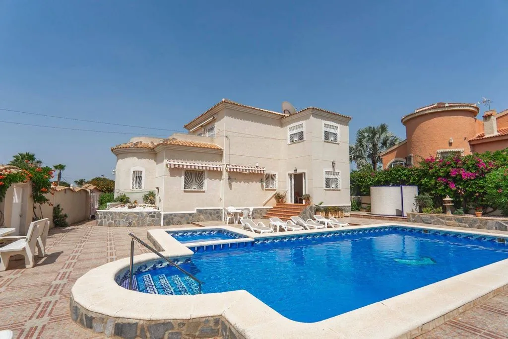 Bassein - 4-Bedroom Villa with Pool in Ciudad Quesada