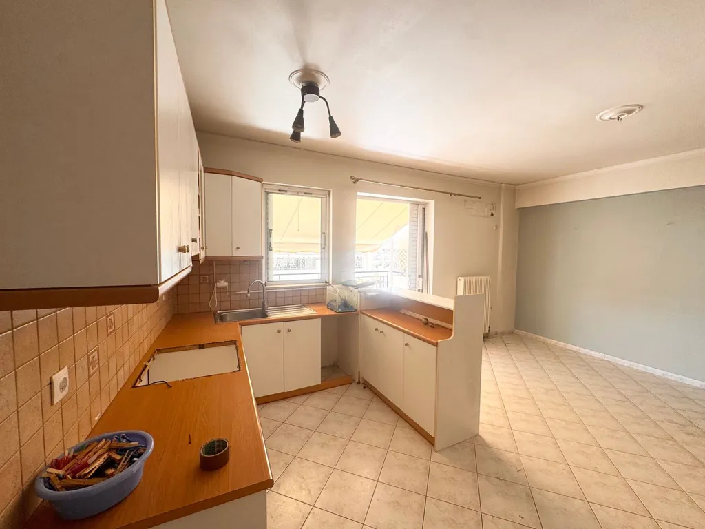 Cucina - Contemporary Corner Apartment with Parking in Quiet Area