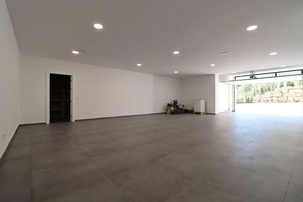 Garage - Chalet with Pool and Terrace in Casco Antiguo