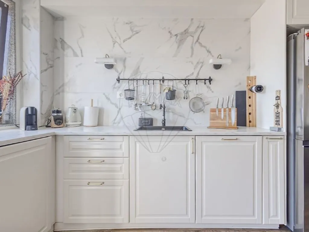 Cuisine - Rehabilitated Bi-Family House in Matosinhos