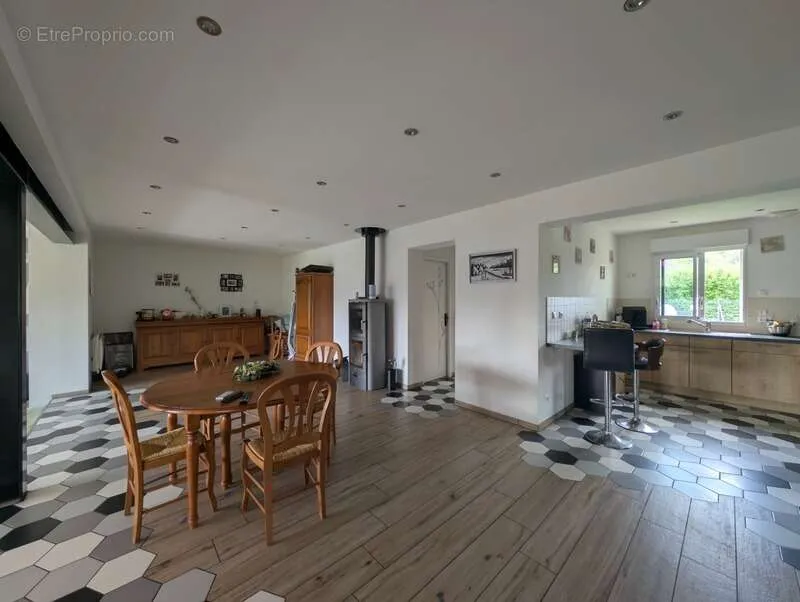 Söögituba - Charming House with Jacuzzi in Malaunay