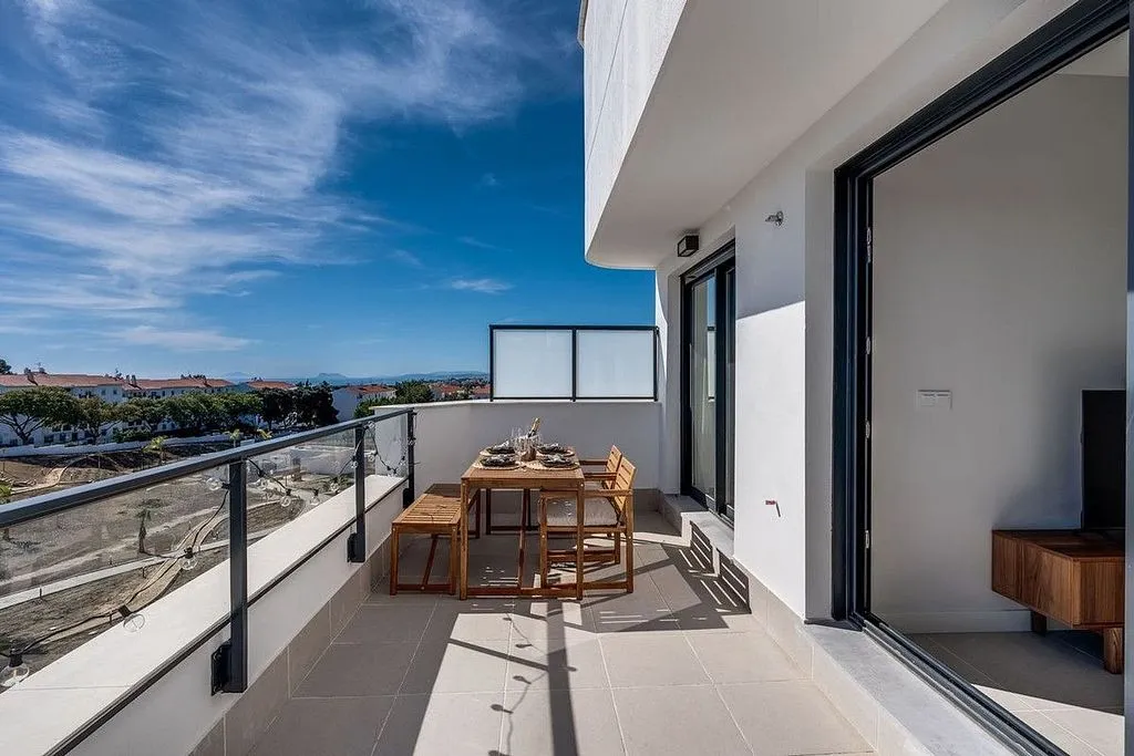Rõdu - Penthouse with Pool in Estepona Centre