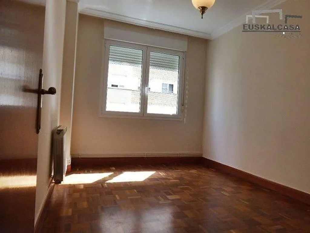 Rooms - Furnished Flat with Terrace in Ametzola