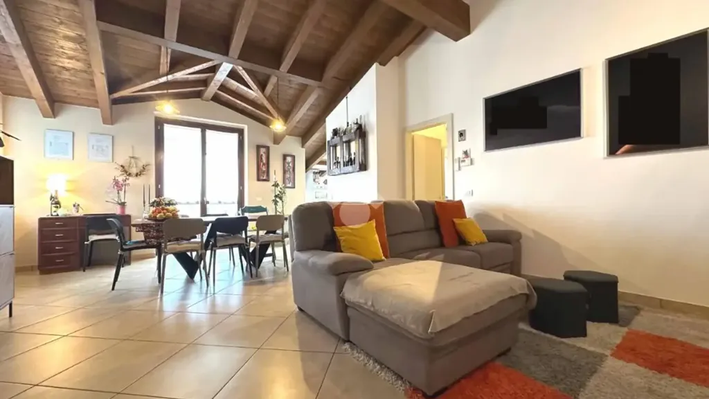 Séjour - Attico with Balcony in Crespiatica