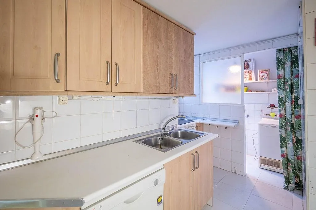 Köök - Top-Floor Flat with Balcony in Central Location