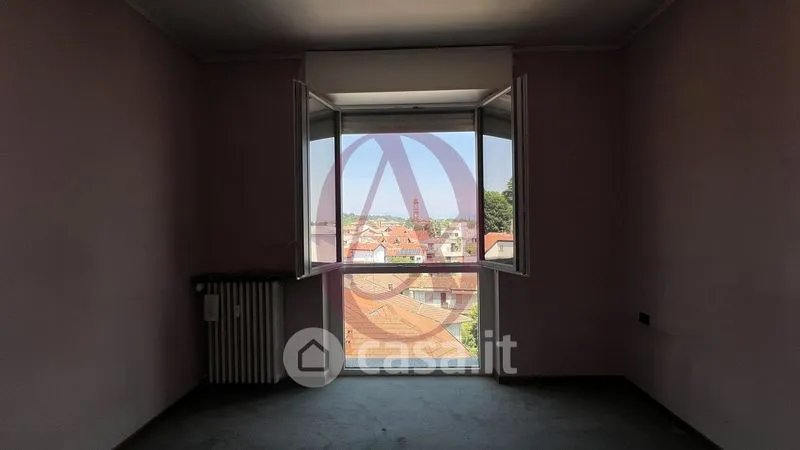 Pièces - Bright Trilocale with Box in Cassano Magnago