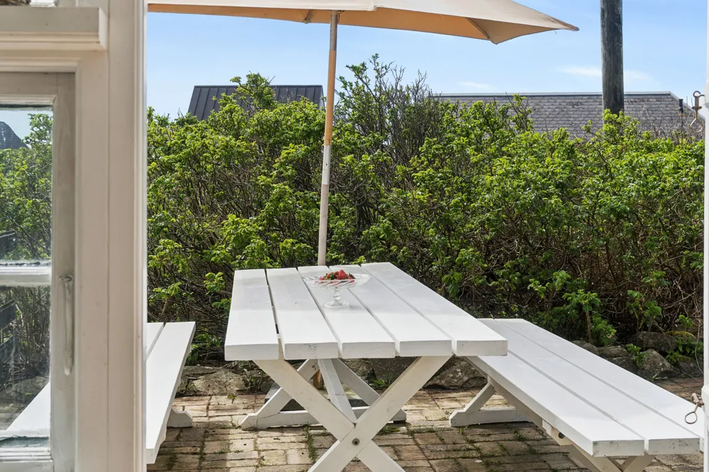 Terrasse - Conservation-Grade Lighthouse Farmhouse on West Coast