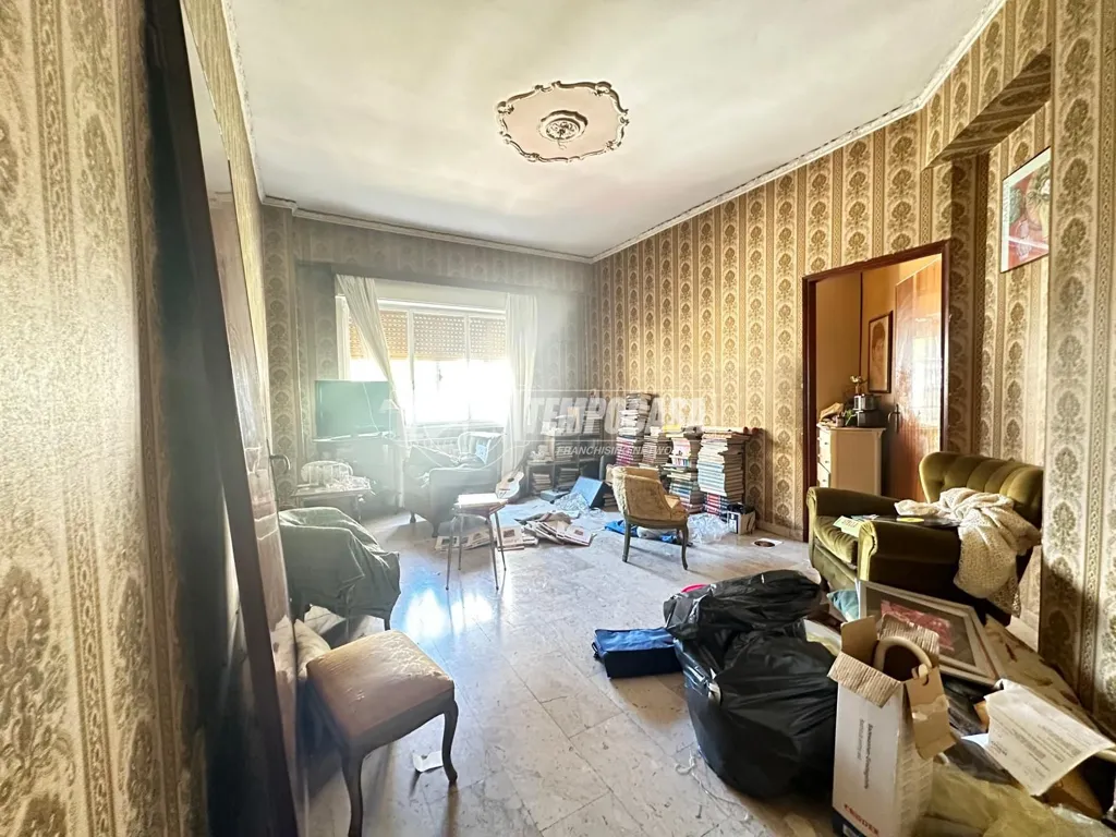 Elutuba - Central Triplex with Balconies in Messina