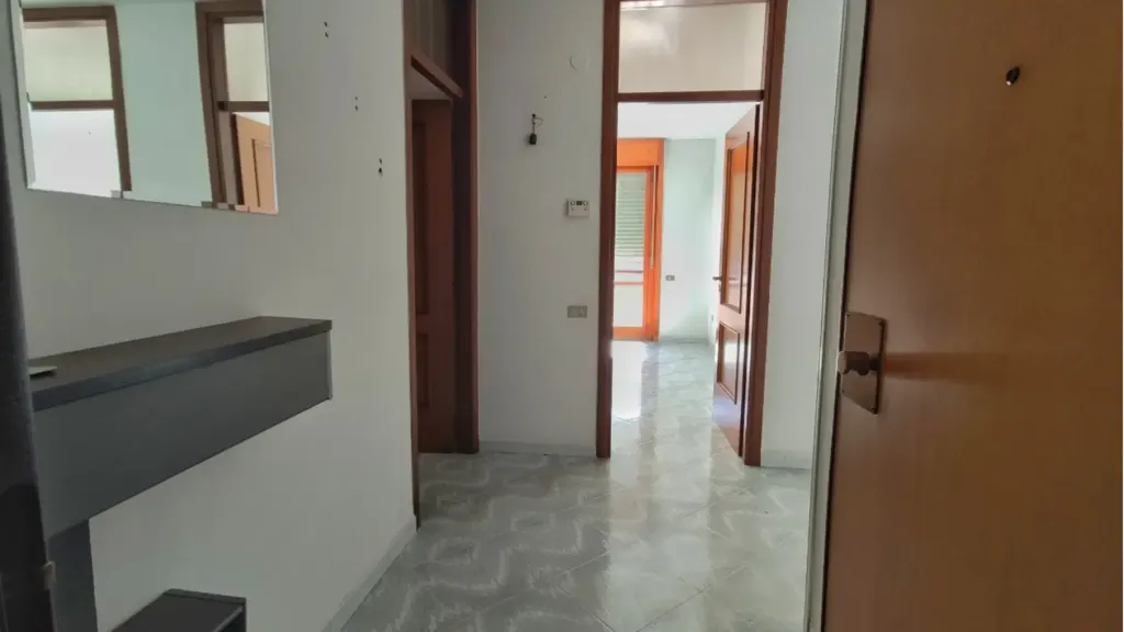 Esik - Central Apartment with Balconies in Solofra