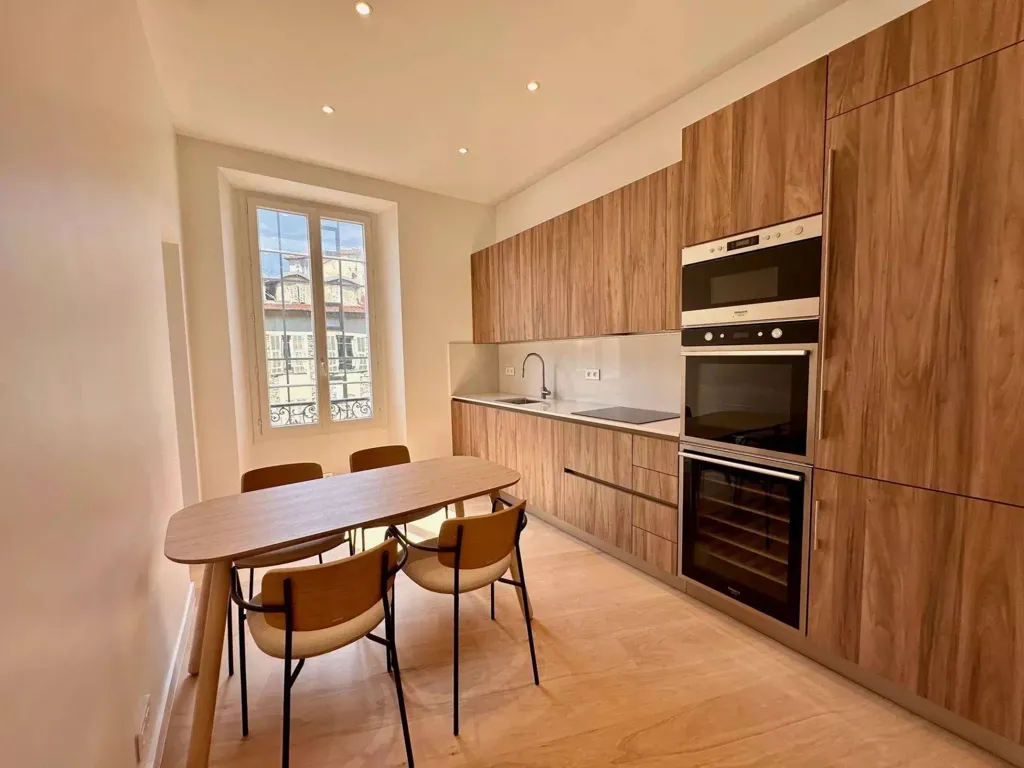 Cuisine - Appartement Rénové avec Vue Panoramique à Nice
