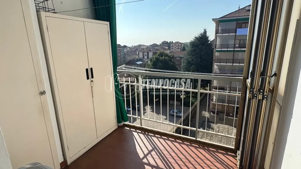 Rõdu - Rearranged Apartment with Balcony in Collegno