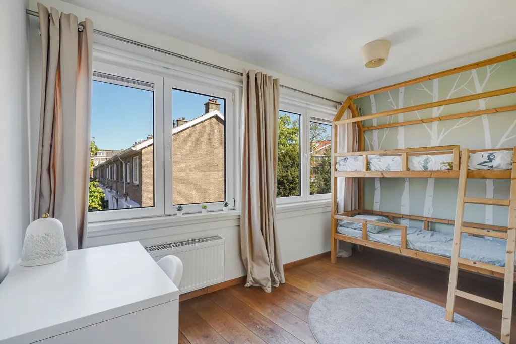 Magamistoad - Light-Filled Corner House in Den Haag