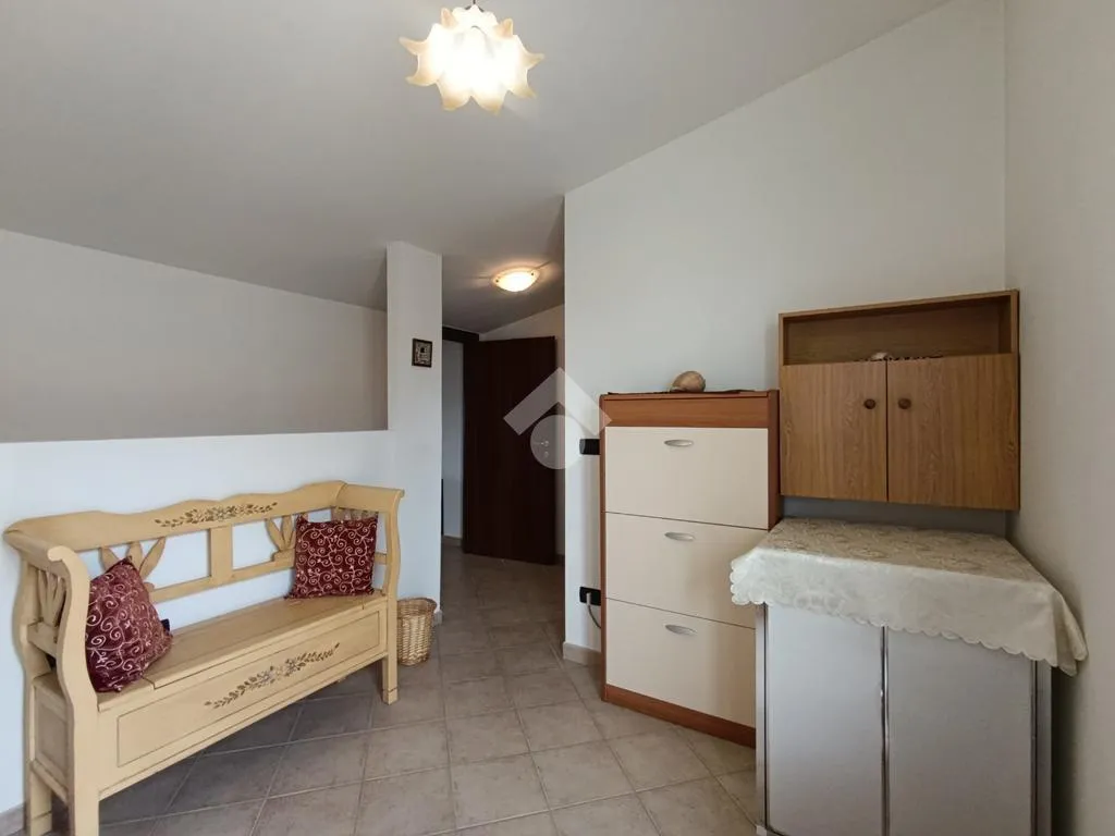 Esik - Semi-detached House with Garden in Pineto