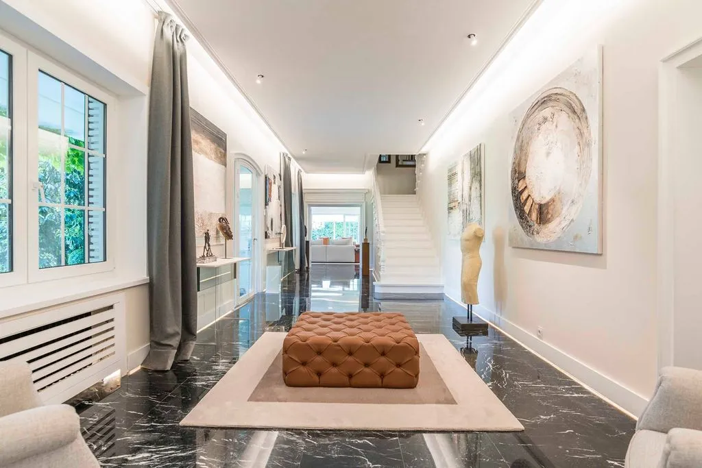 Hallway - Luxury Detached House with Pool in La Florida, Madrid