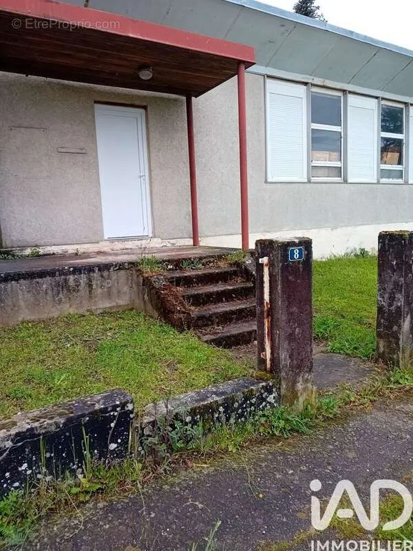 Välivaade - Commercial Space with Parking in Montceau-Les-Mines