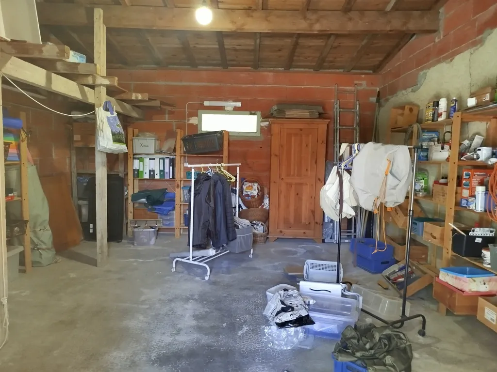 Utility Room - Family House with Pool in Quiet Area