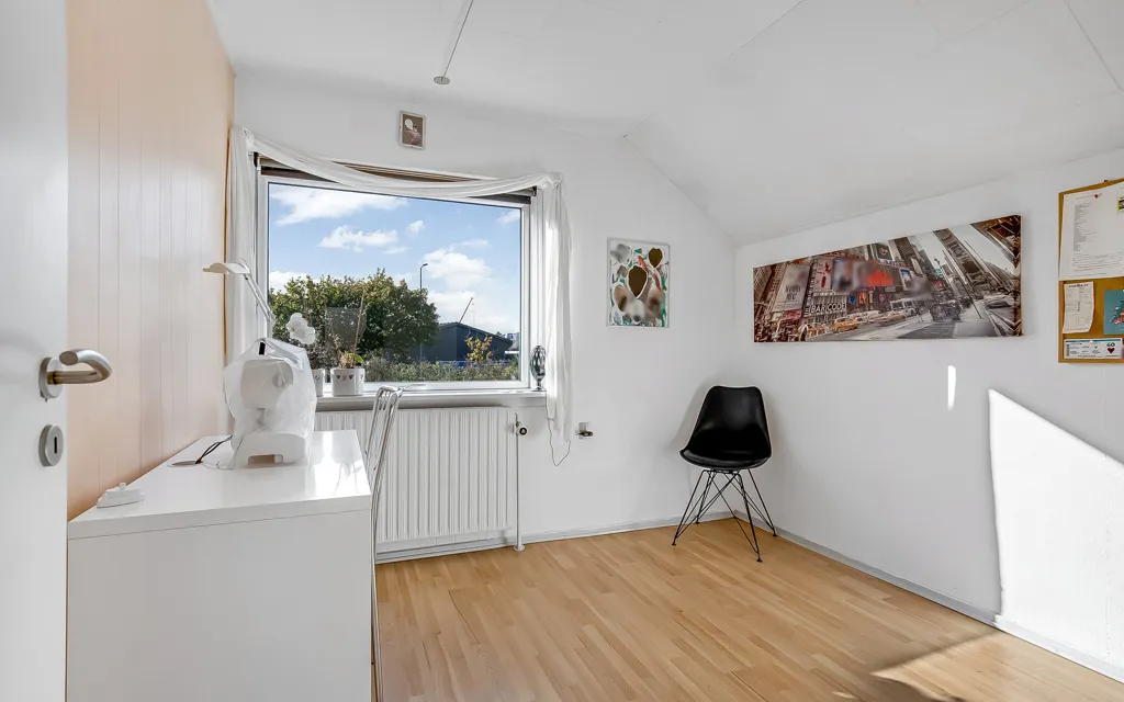 Kabinet - Split-Level House with West-Facing Garden in Erritsø