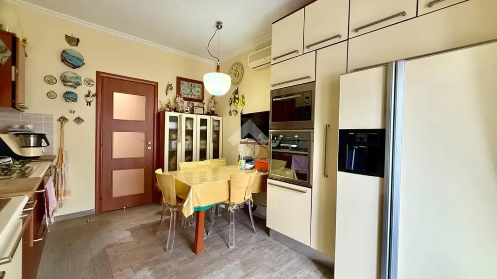 Cuisine - Rustic Apartment with Balconies in Naples
