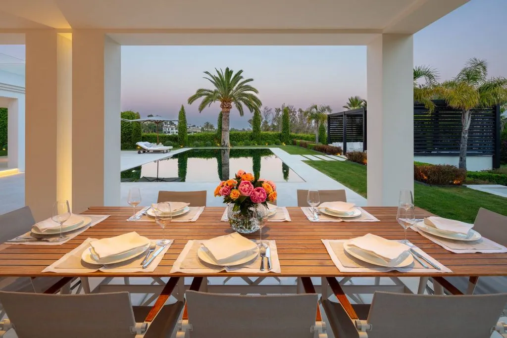 Terrass - Luxury Villa with Golf Course View in Marbella