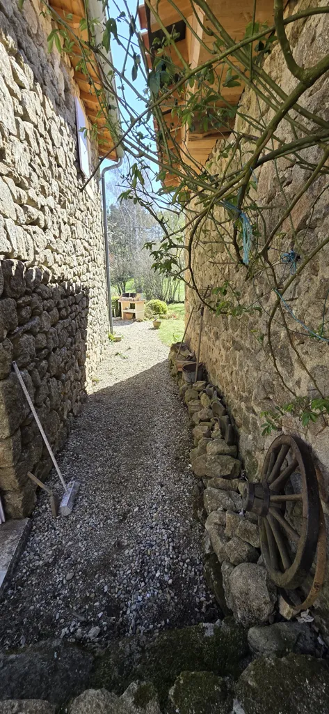 Jardin - Maison en Pierres avec Dépendance à Saint-Barthélemy-Grozon