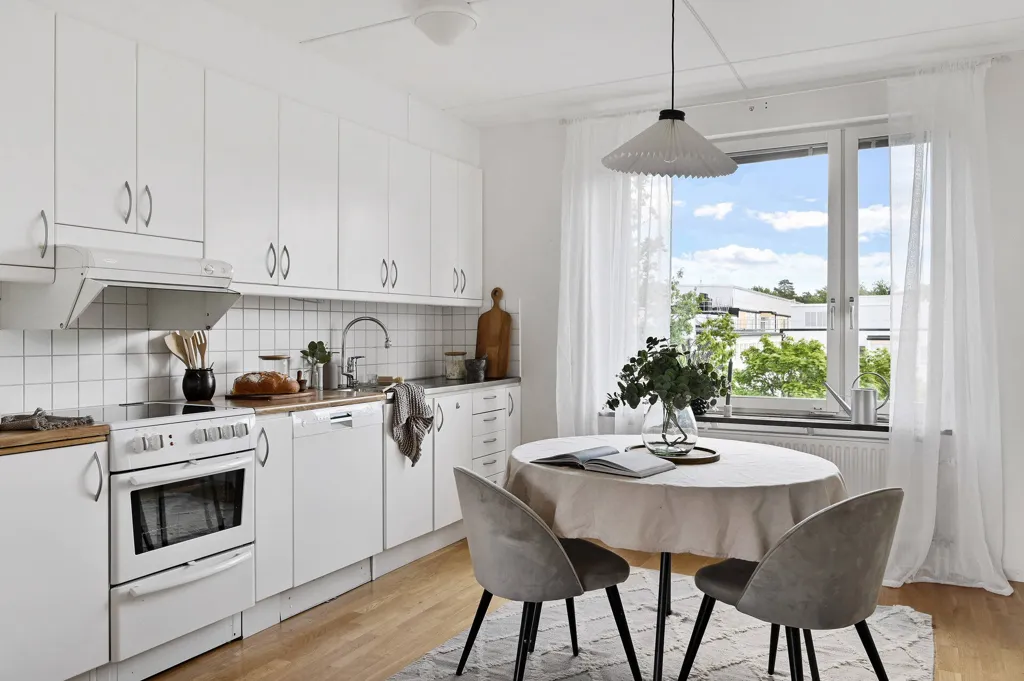 Köök - Two-Bedroom Flat with Garden View in Farsta