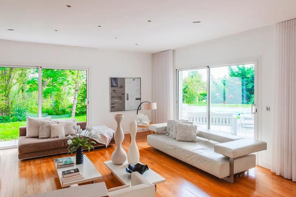 Séjour - Maison Contemporaine avec Piscine à Ecully