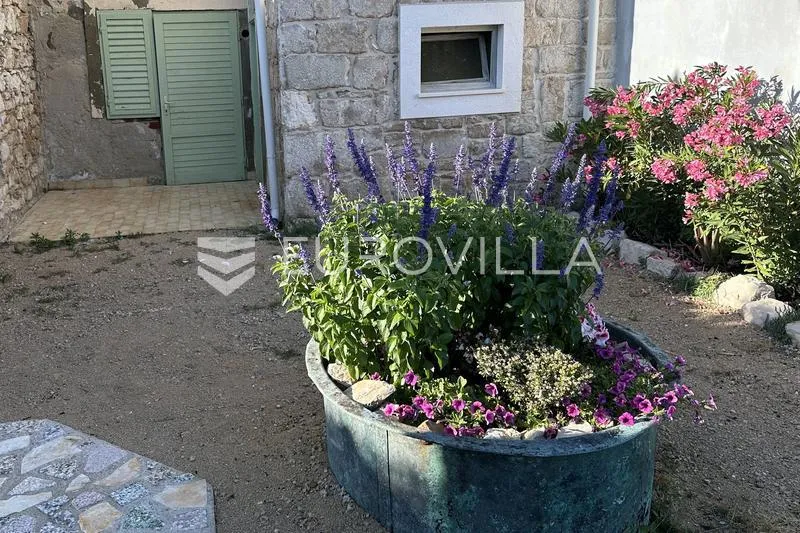 Giardino - Partially Renovated Stone House, Seafront in Prvić Luka