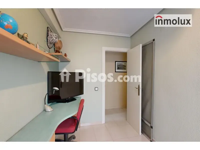 Bureau - Bright Apartment with Balcony in Carolinas Bajas
