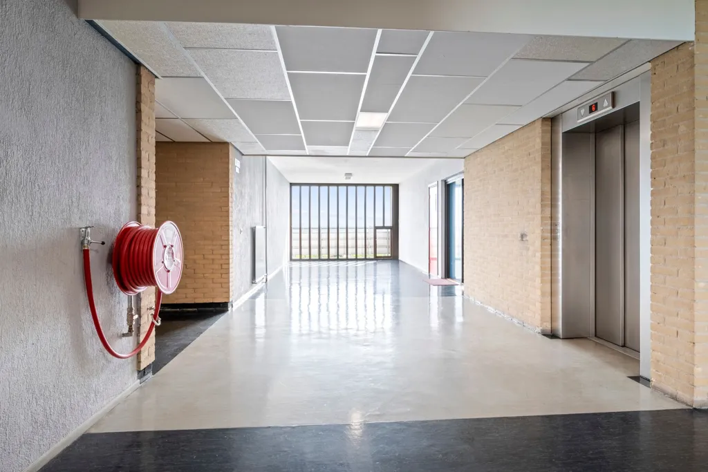 Entrée - Modern Corner Flat with Panoramic View in Haarlem