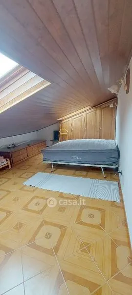 Pièces - Two-Storey Apartment with Balcony in Serramazzoni