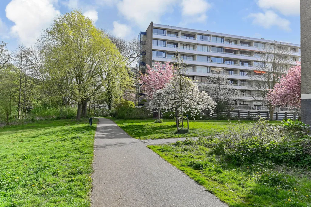 Välivaade - Corner Flat with Erker in Den Haag