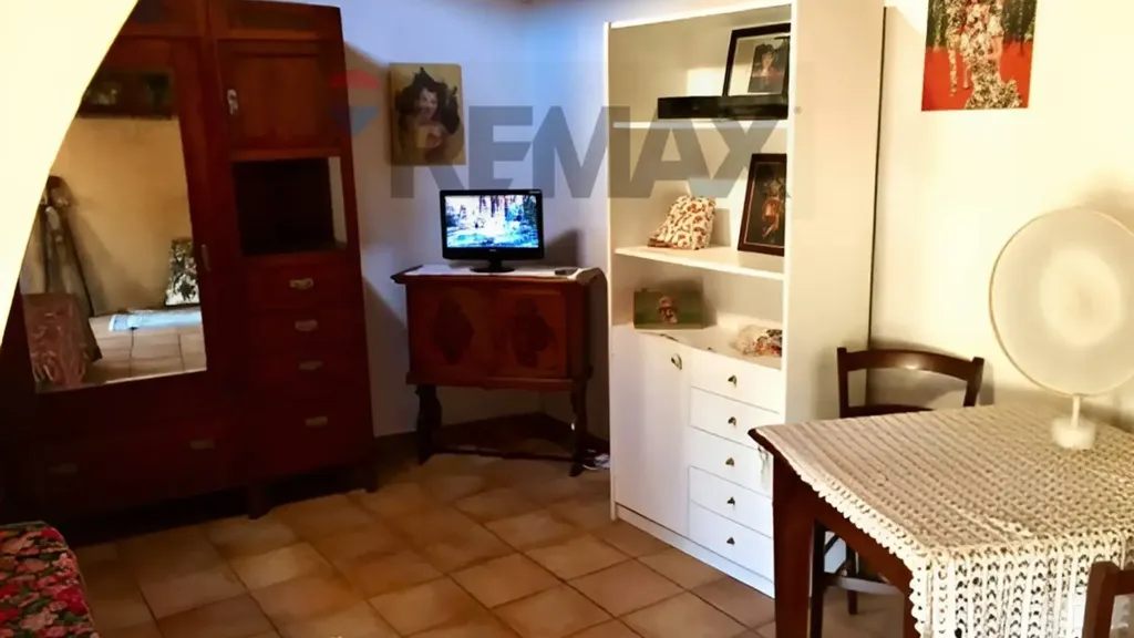 Salle à manger - Mansarded Studio with Historic View in Caprarola