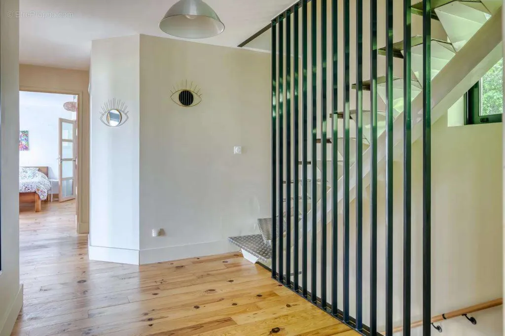 Pièces - Maison Familiale avec Jardin et Terrasse à Caumont