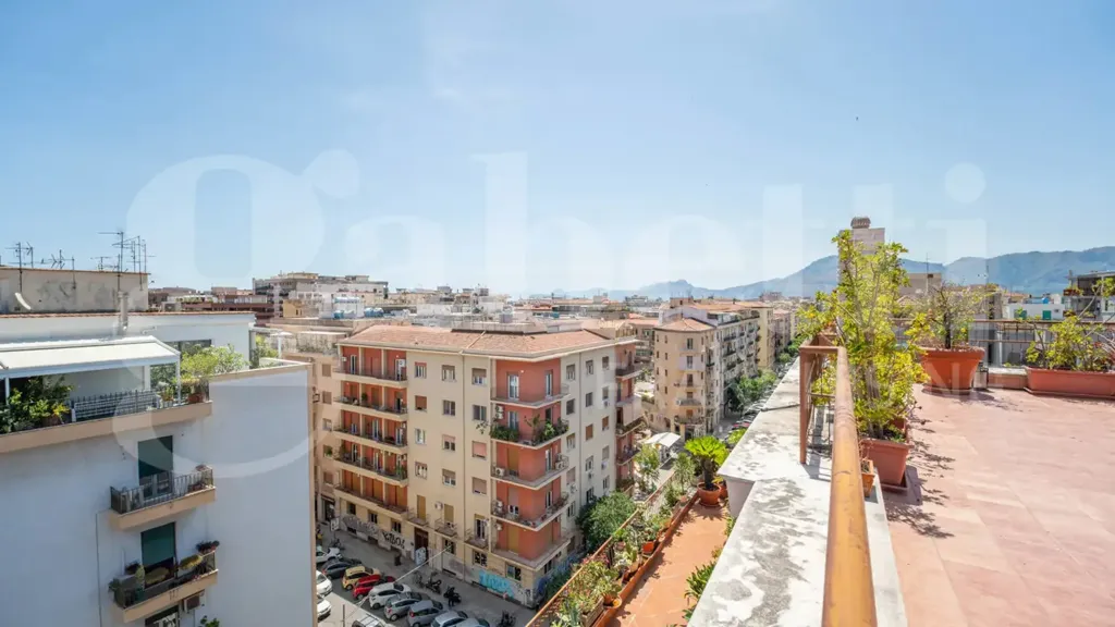 Terrasse - Attico with 150m² Terrace in Palermo