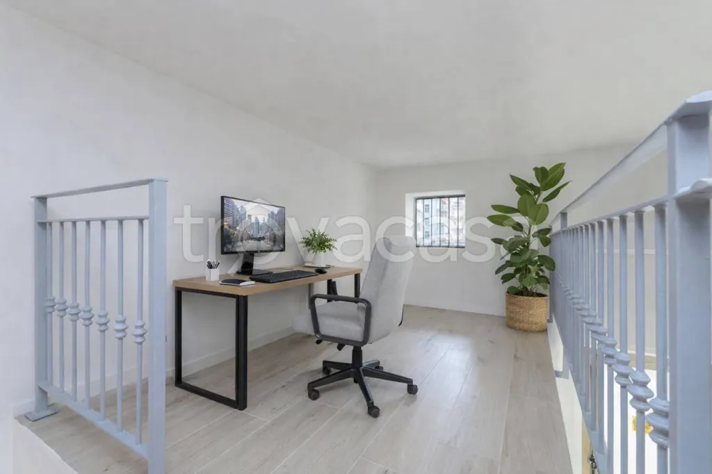 Bureau - Modern Loft with Dual Access in Turin
