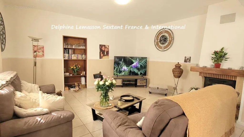 Living Room - Rental Building with Constructible Land in Monbazillac