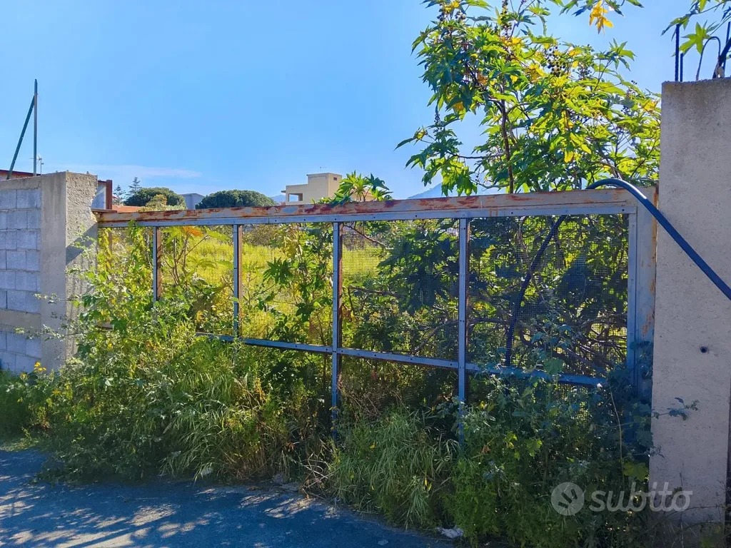 Jardin - Recinted Plot with Water Access in Pellaro Mortara