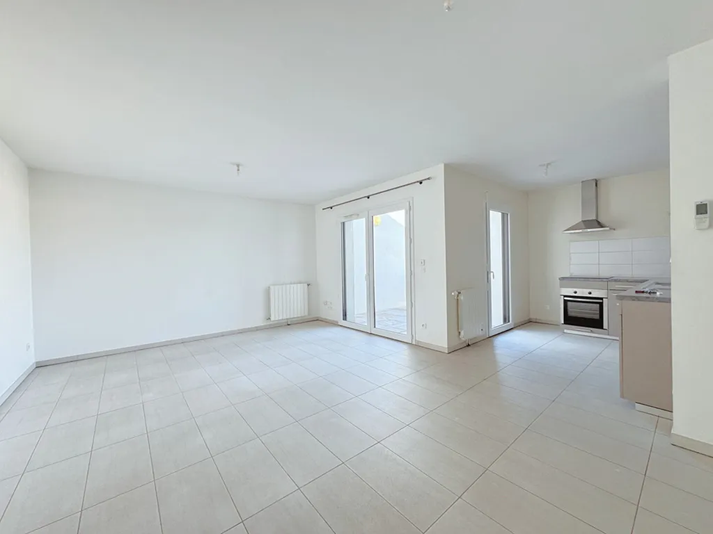 Köök - 3-Bed Apartment with Balcony in Périgny