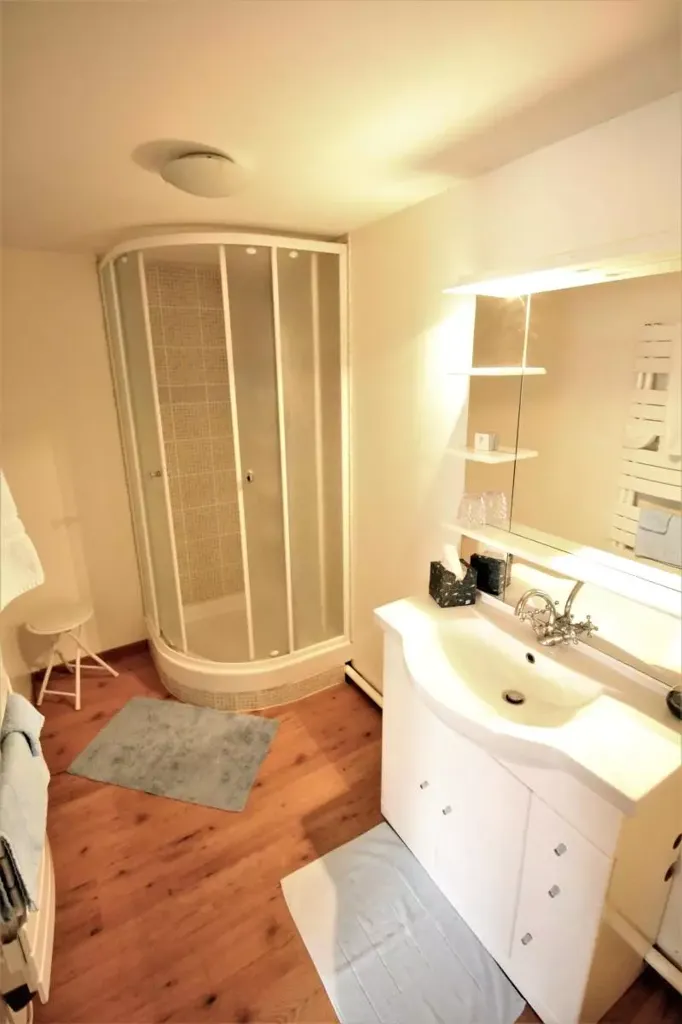 Salles de bain - Maison d'Architecte avec Piscine Chauffée à Andard