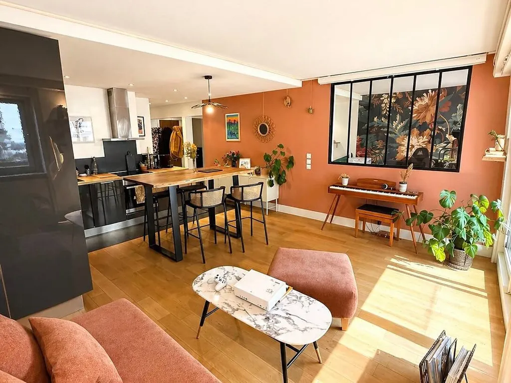 Séjour - Appartement Rénové avec Balcon à Paris