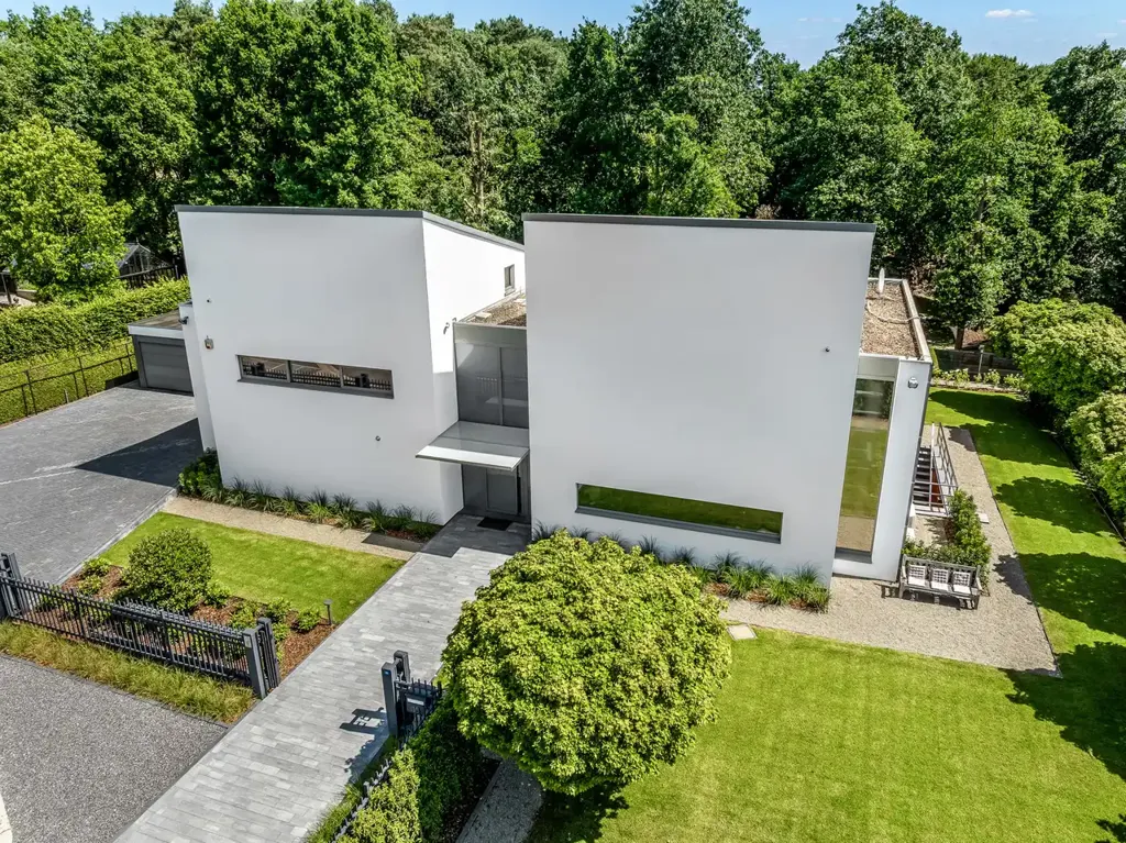 Vue aérienne - Villa Luxueuse avec Piscine Intérieure à Lanaken