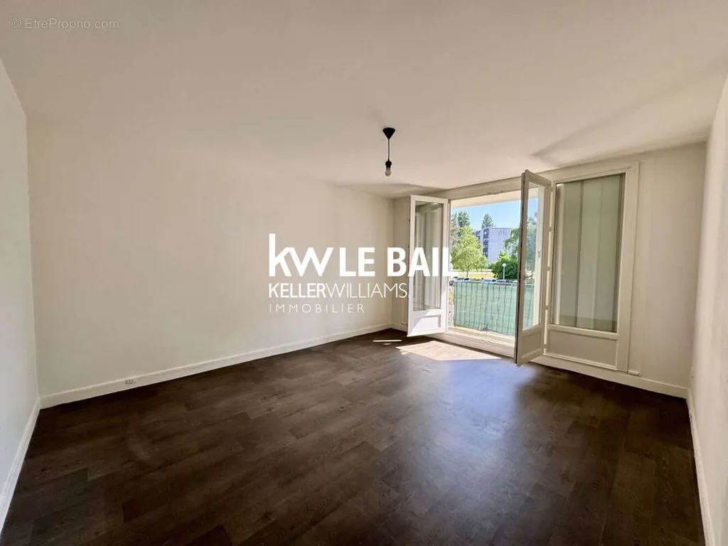 Pièces - Appartement avec Balcon et Garage à Pontoise