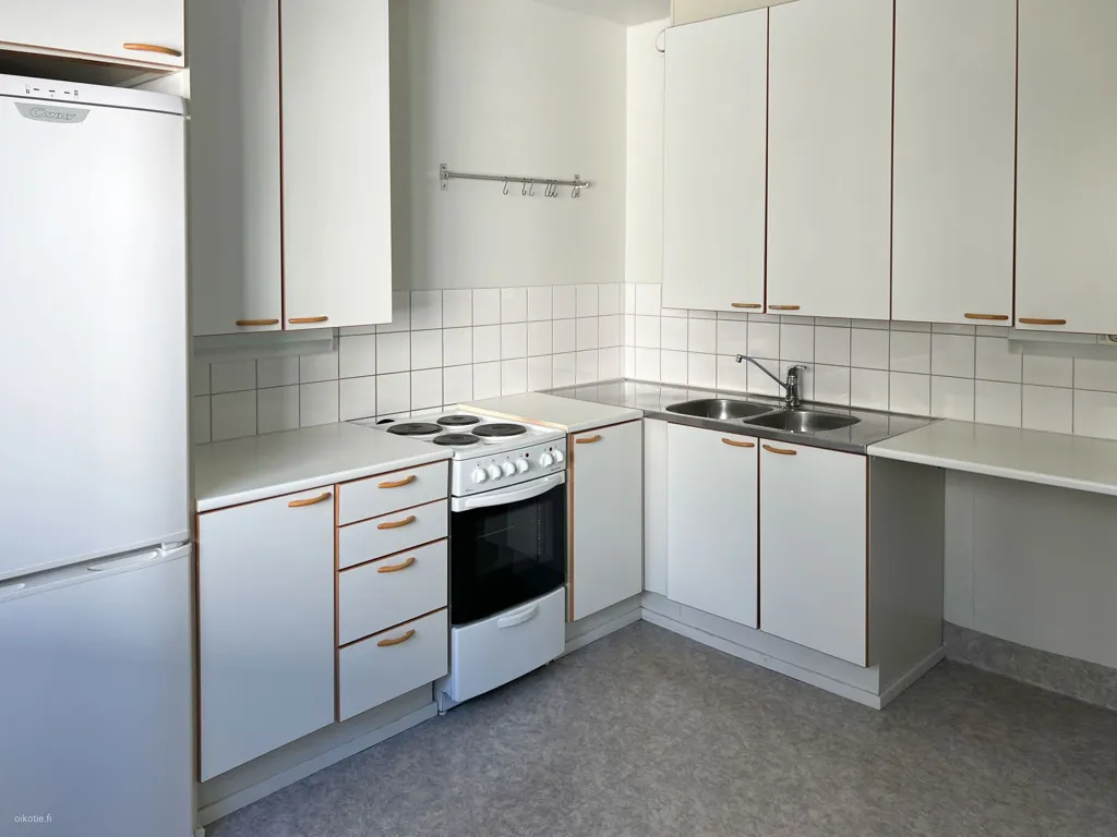 Köök - Spacious Apartment with Balcony in Matinkylä, Espoo